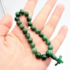 Elegant Green Nephrite Jade Bead Bracelet